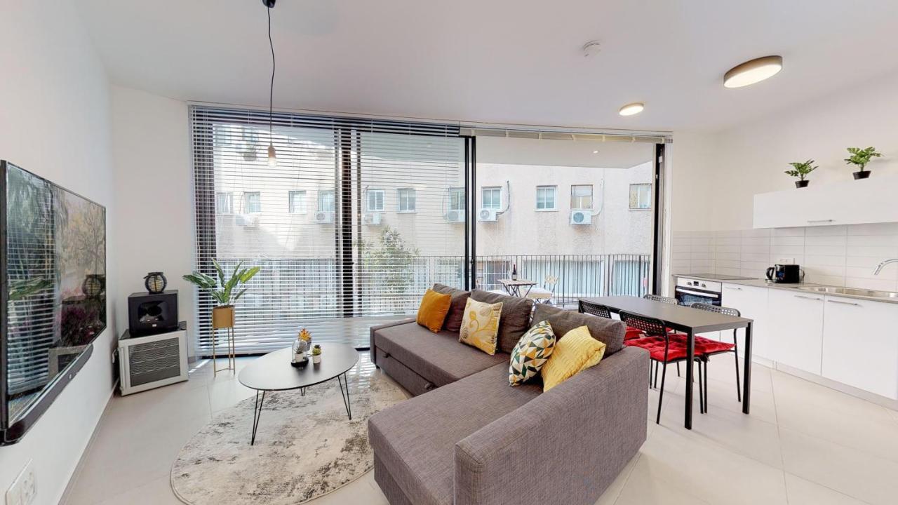Comfortable Apartment With Balcony By Holyguest Tel Aviv Exteriör bild