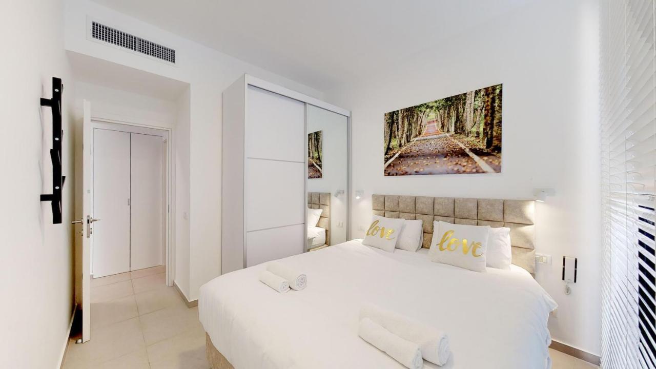 Comfortable Apartment With Balcony By Holyguest Tel Aviv Exteriör bild