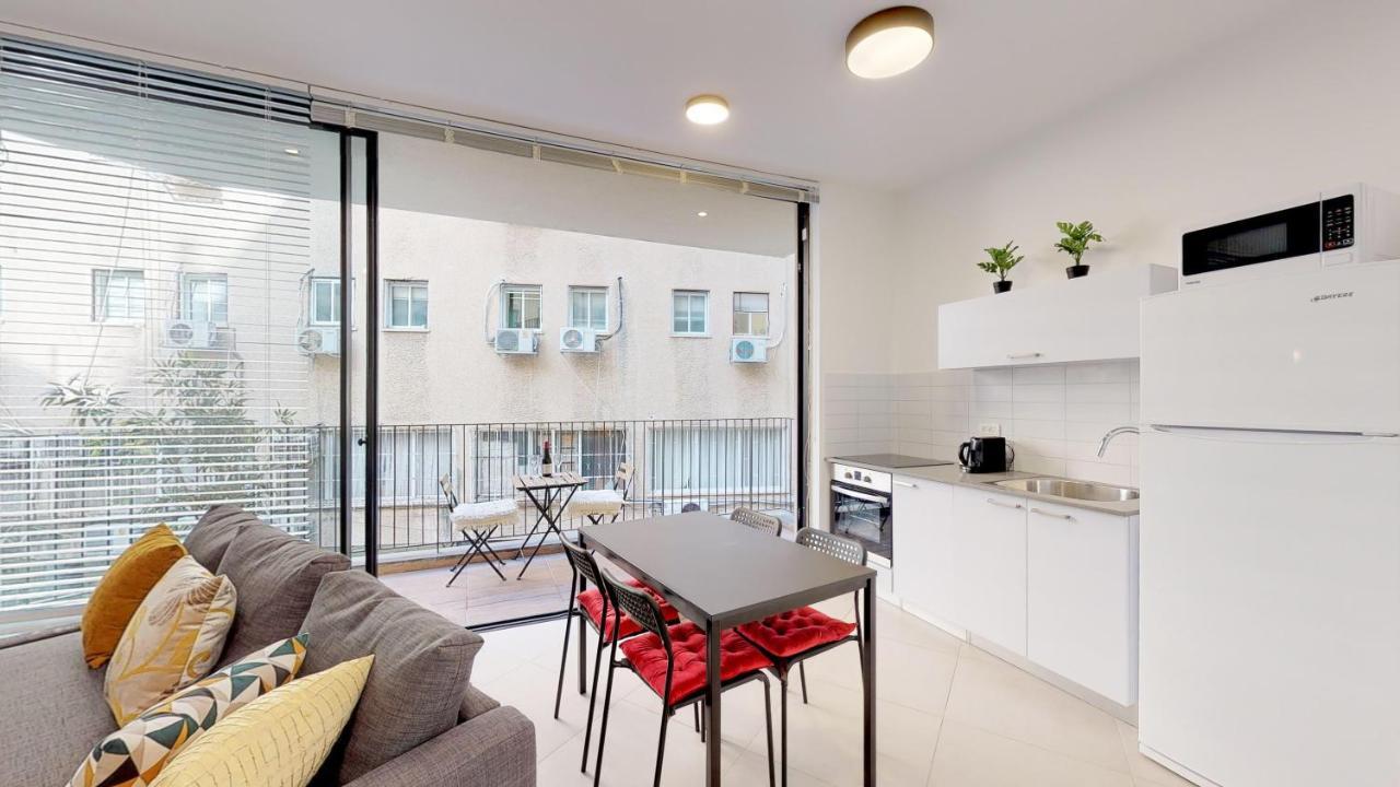 Comfortable Apartment With Balcony By Holyguest Tel Aviv Exteriör bild